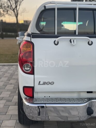 Mitsubishi L200 2011, 292,000 km - 2.5 l - Bakı