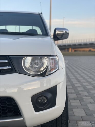 Mitsubishi L200 2011, 292,000 km - 2.5 l - Bakı