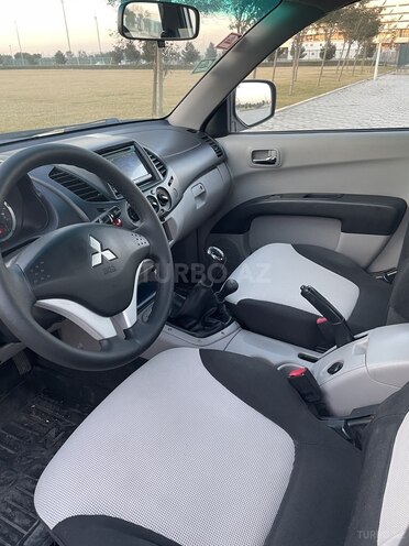 Mitsubishi L200 2011, 292,000 km - 2.5 l - Bakı