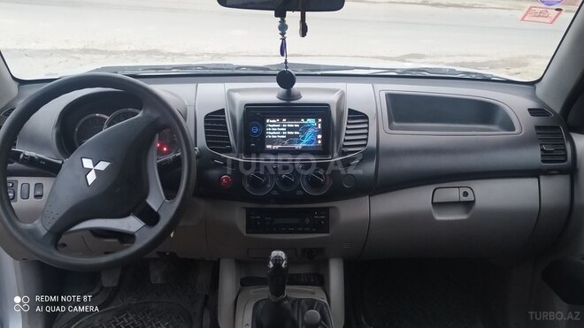 Mitsubishi L200 2011, 280,000 km - 2.5 l - Bakı