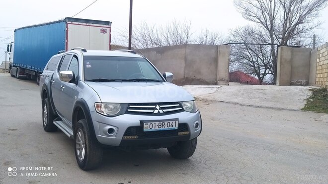 Mitsubishi L200 2011, 280,000 km - 2.5 l - Bakı