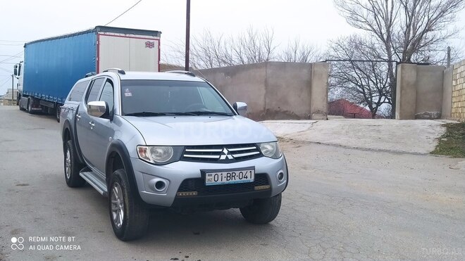Mitsubishi L200 2011, 280,000 km - 2.5 l - Bakı