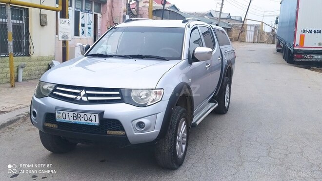 Mitsubishi L200 2011, 280,000 km - 2.5 l - Bakı