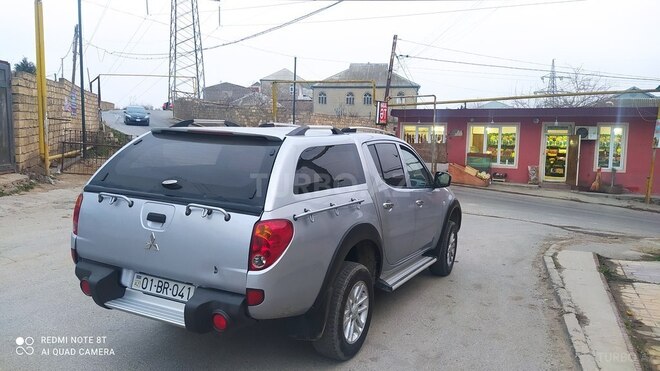 Mitsubishi L200 2011, 280,000 km - 2.5 l - Bakı