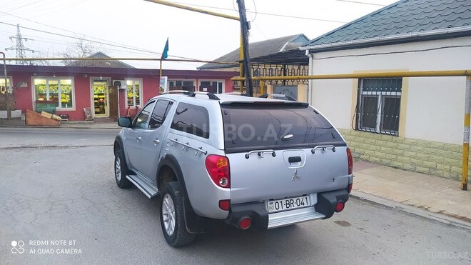 Mitsubishi L200 2011, 280,000 km - 2.5 l - Bakı