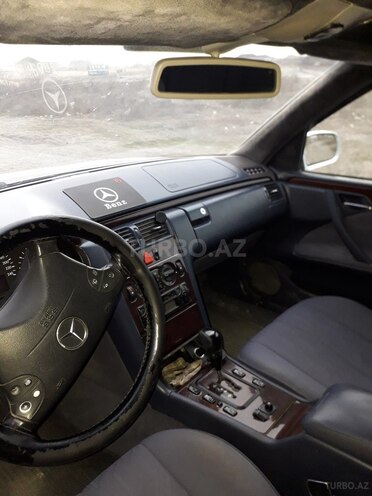 Mercedes E 200 1999, 300,000 km - 2.0 л - Kürdəmir