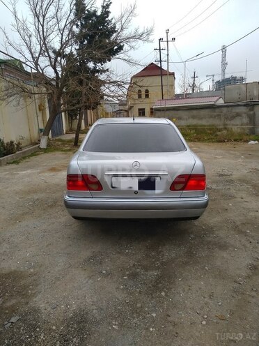 Mercedes E 220 1998, 520,000 km - 2.2 l - Bakı