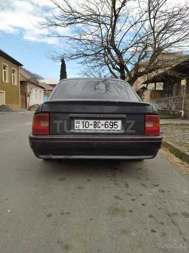 Opel Vectra 1992, 250,000 km - 2.0 л - Zaqatala