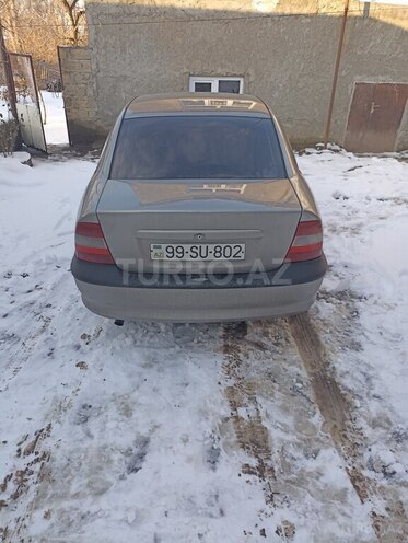 Opel Vectra 1996, 240,000 km - 1.6 l - Qusar