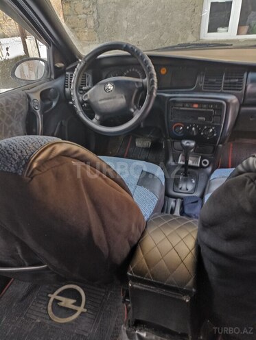 Opel Vectra 1996, 240,000 km - 1.6 l - Qusar
