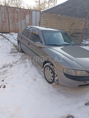 Opel Vectra 1996, 240,000 km - 1.6 l - Qusar