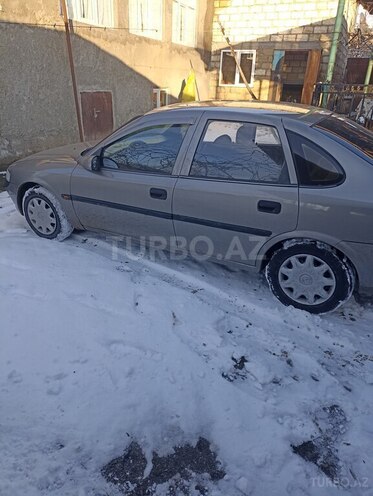 Opel Vectra 1996, 240,000 km - 1.6 l - Qusar