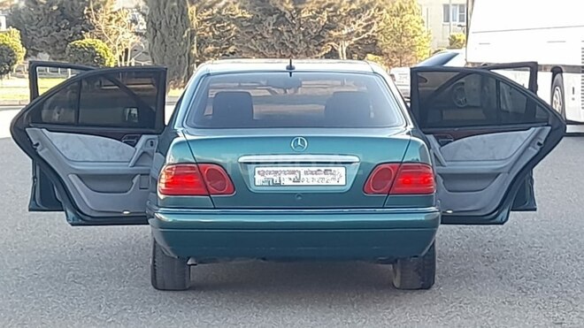 Mercedes E 230 1996, 364,000 km - 2.3 l - Bakı