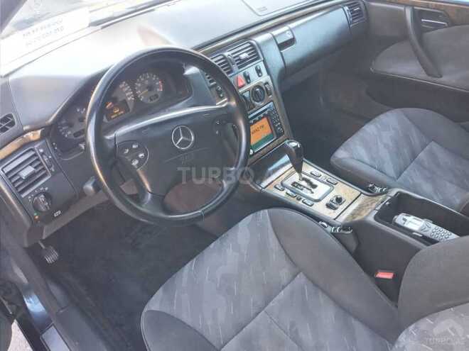 Mercedes E 280 2001, 365,000 km - 2.8 l - Bakı