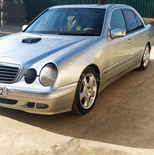 Mercedes E 240 2000, 350,000 km - 2.6 л - Qazax