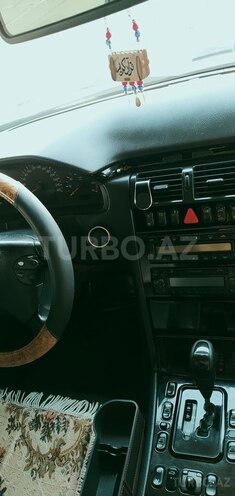 Mercedes E 240 2000, 350,000 km - 2.6 л - Qazax