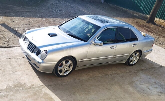 Mercedes E 240 2000, 350,000 km - 2.6 л - Qazax