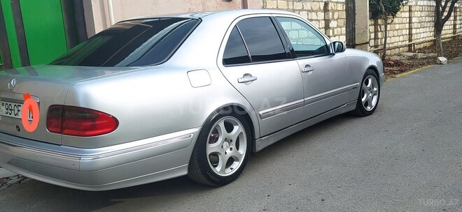 Mercedes E 240 2000, 350,000 km - 2.6 л - Qazax