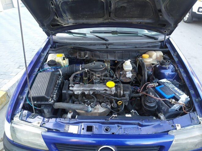 Opel Astra 1995, 280,000 km - 1.6 l - Bakı