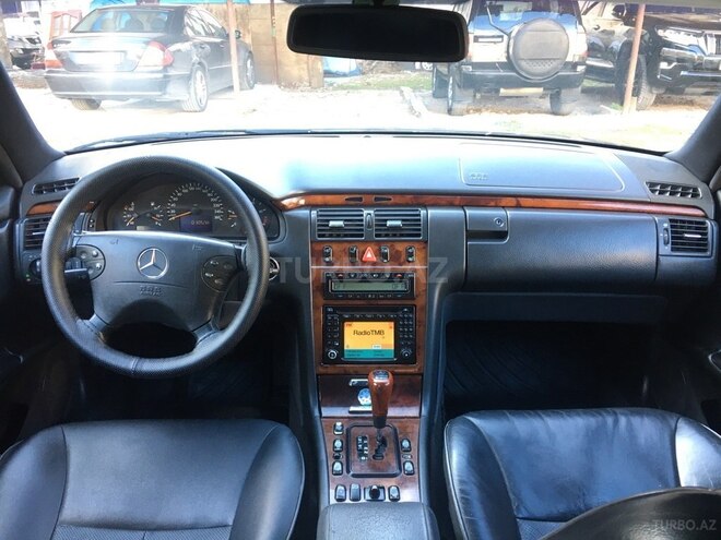 Mercedes E 270 2001, 330,000 km - 2.7 l - Bakı