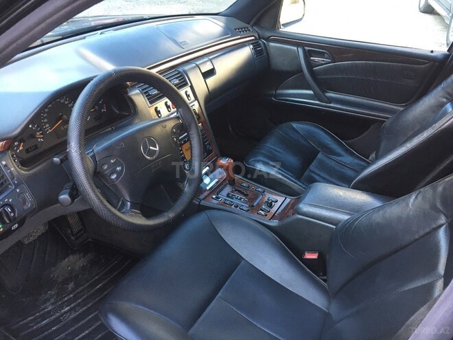Mercedes E 270 2001, 330,000 km - 2.7 l - Bakı