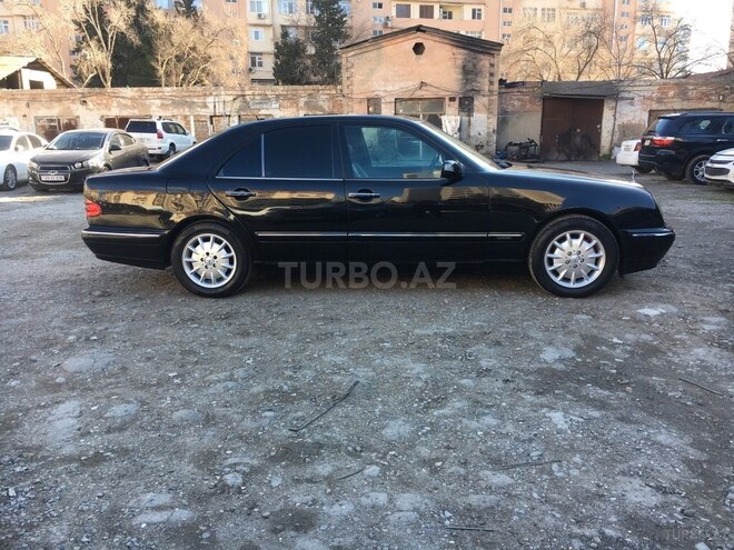 Mercedes E 270 2001, 330,000 km - 2.7 l - Bakı