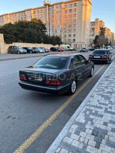 Mercedes E 220 2001, 400,000 km - 2.2 l - Bakı