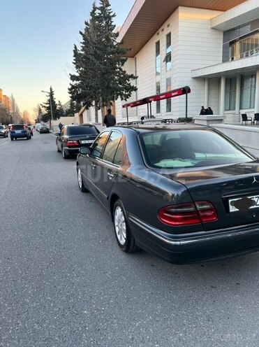 Mercedes E 220 2001, 400,000 km - 2.2 l - Bakı