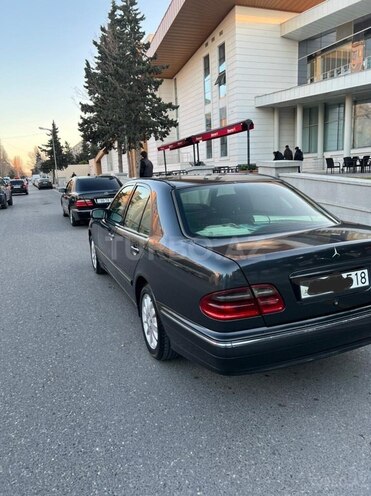 Mercedes E 220 2001, 400,000 km - 2.2 l - Bakı
