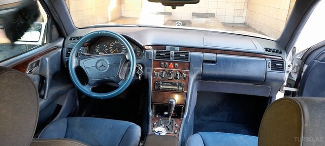 Mercedes E 230 1997, 469,303 km - 2.3 l - Kürdəmir