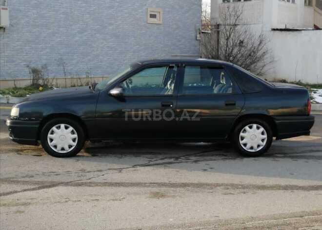 Opel Vectra 1995, 355,000 km - 2.0 л - Quba