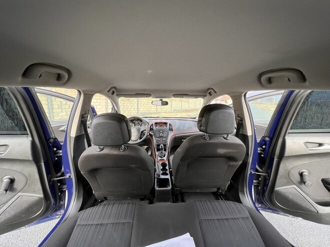 Opel Astra 2010, 145,000 km - 1.4 л - Zaqatala