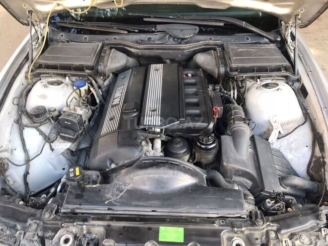 BMW 528 2000, 324,000 km - 2.8 l - Bakı