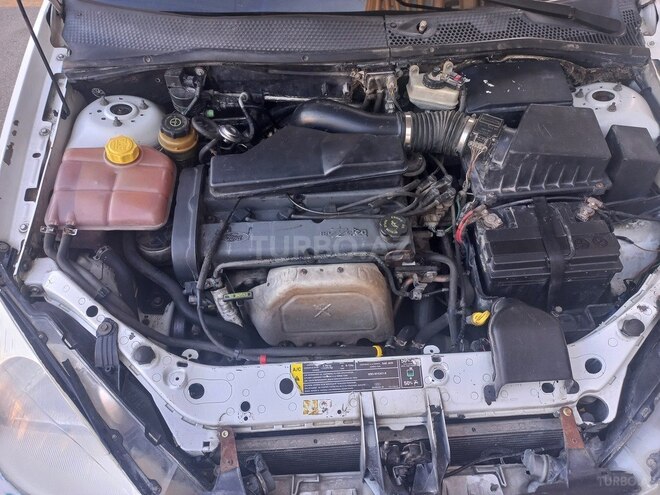 Ford Focus 2000, 250,000 km - 2.0 l - Bakı