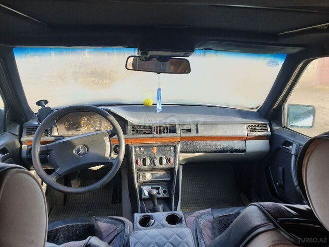 Mercedes E 200 1990, 576,000 km - 2.0 l - Qusar