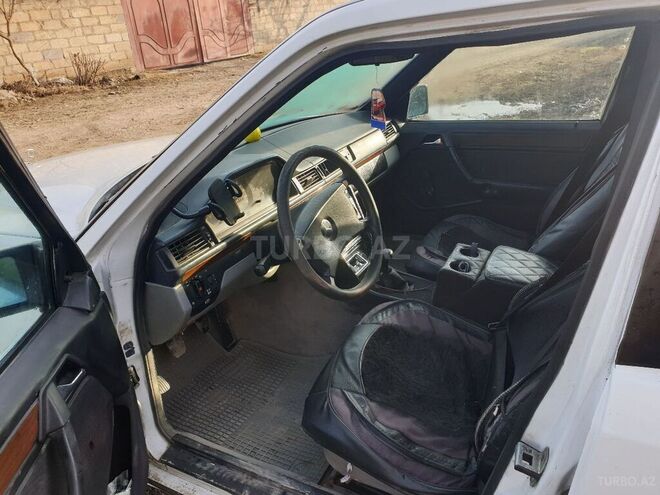 Mercedes E 200 1990, 576,000 km - 2.0 l - Qusar