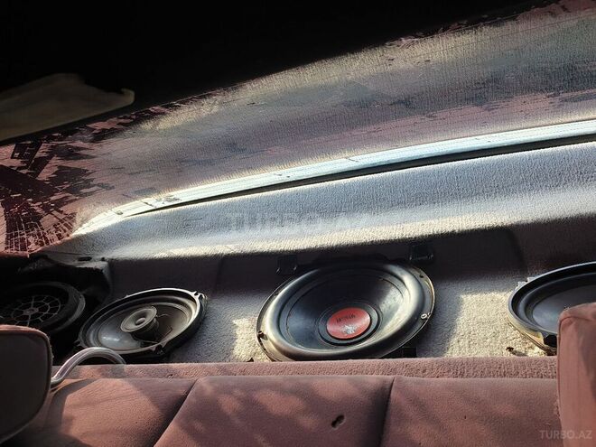 Mercedes E 200 1990, 576,000 km - 2.0 l - Qusar