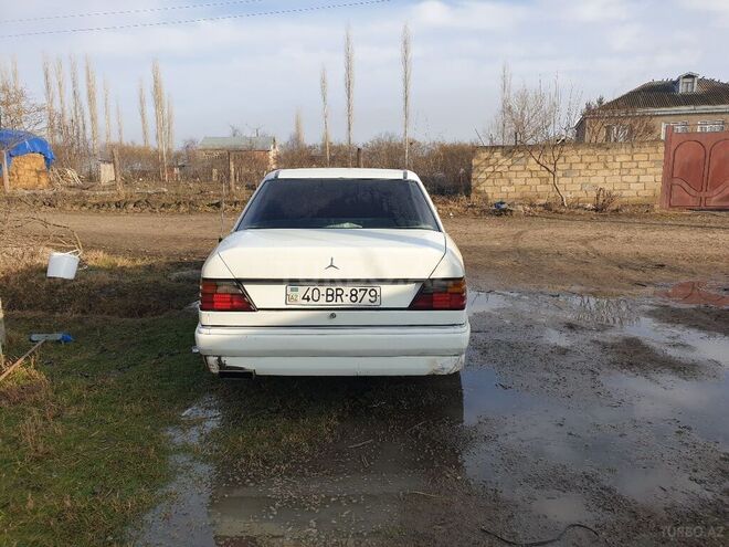 Mercedes E 200 1990, 576,000 km - 2.0 l - Qusar