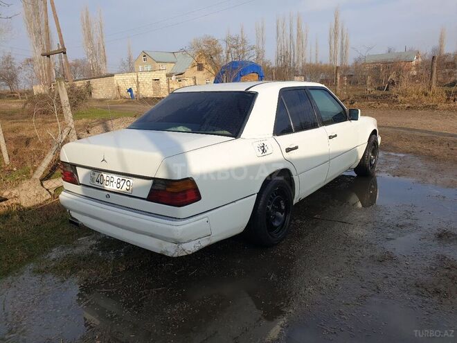 Mercedes E 200 1990, 576,000 km - 2.0 l - Qusar