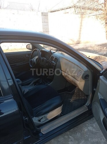 Hyundai Sonata 2000, 132,000 km - 2.0 l - Salyan