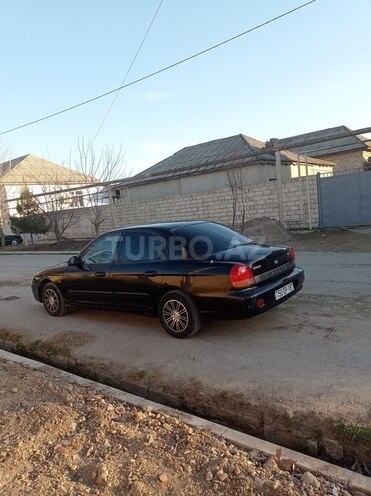 Hyundai Sonata 2000, 132,000 km - 2.0 l - Salyan