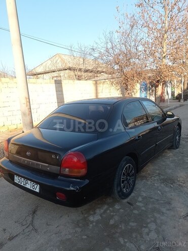 Hyundai Sonata 2000, 132,000 km - 2.0 l - Salyan