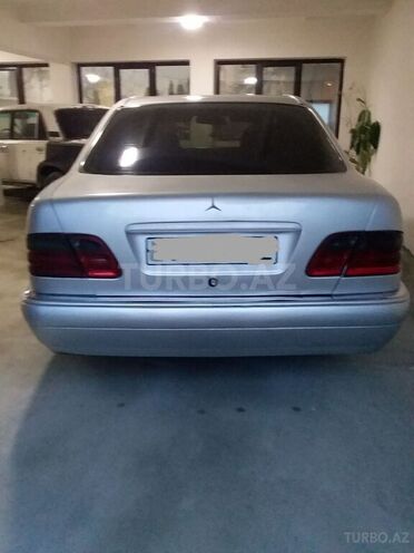 Mercedes E 280 1998, 219,501 km - 2.8 л - Balakən