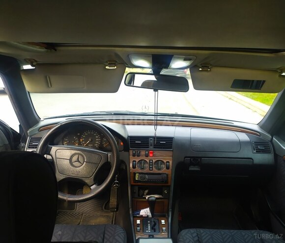 Mercedes C 250 1993, 127,000 km - 2.5 l - Bakı