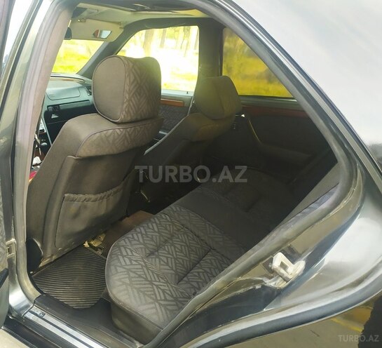 Mercedes C 250 1993, 127,000 km - 2.5 l - Bakı