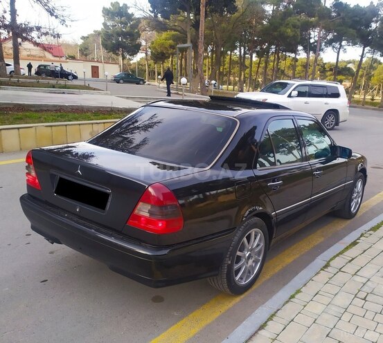 Mercedes C 250 1993, 127,000 km - 2.5 l - Bakı