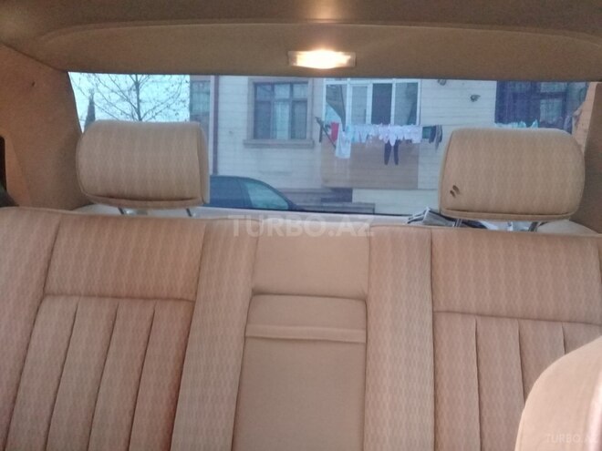 Mercedes E 200 1990, 450,000 km - 2.0 l - Yevlax