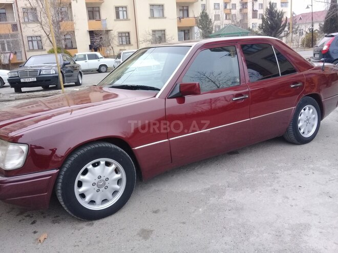Mercedes E 200 1990, 450,000 km - 2.0 l - Yevlax