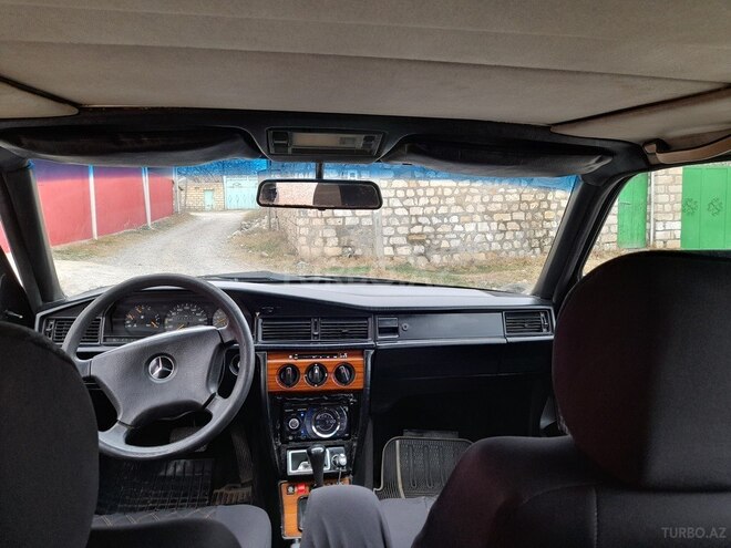 Mercedes 190 1992, 228,000 km - 2.0 l - Qazax