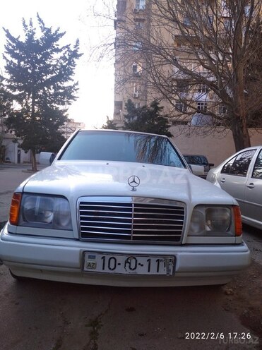 Mercedes E 220 1990, 384,000 km - 2.0 l - Bakı